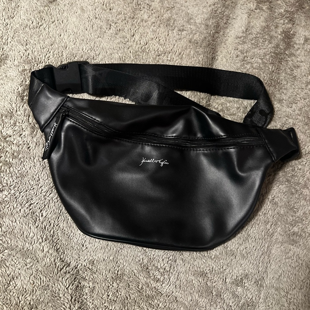 Kendal and Kylie Black Belt Bag